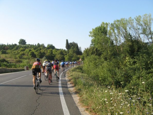 cyclists-in-chianti